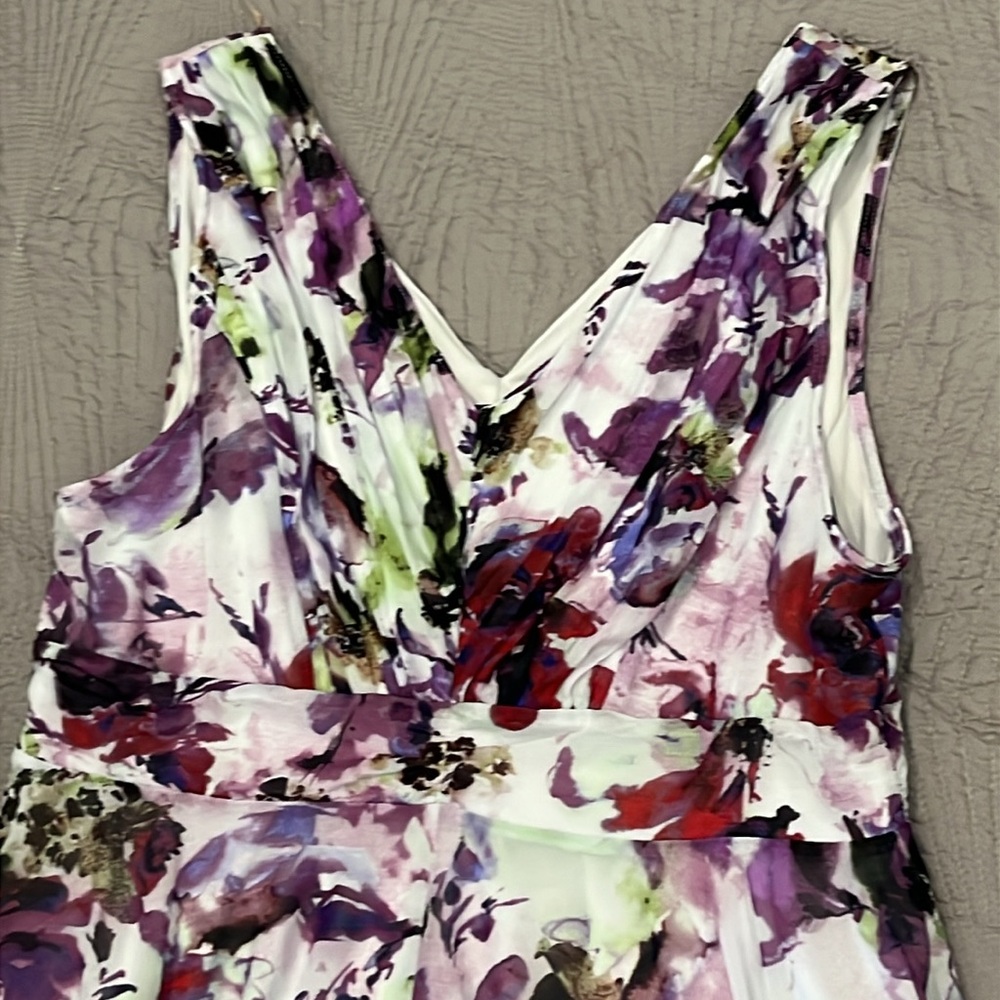 Vera Wang Women’s Simple Vera Purple Floral VNeck Lined Dress - Picture 3 of 9